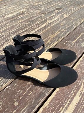 Solanz Black Edith Wedge strappy women’s shoe 9